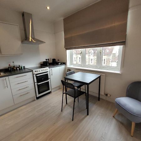 브리스틀 Quiet Terraced House 아파트 외부 사진
